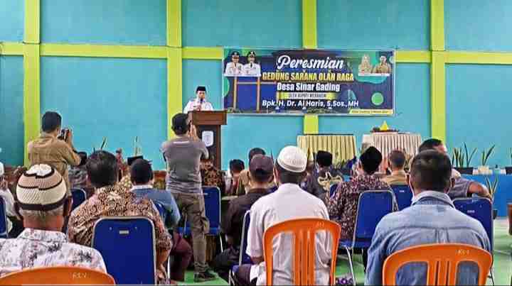 Al Haris saat meresmikan Gedung Sarana Olahraga dan Lounching Aplikasi SIPEDANG