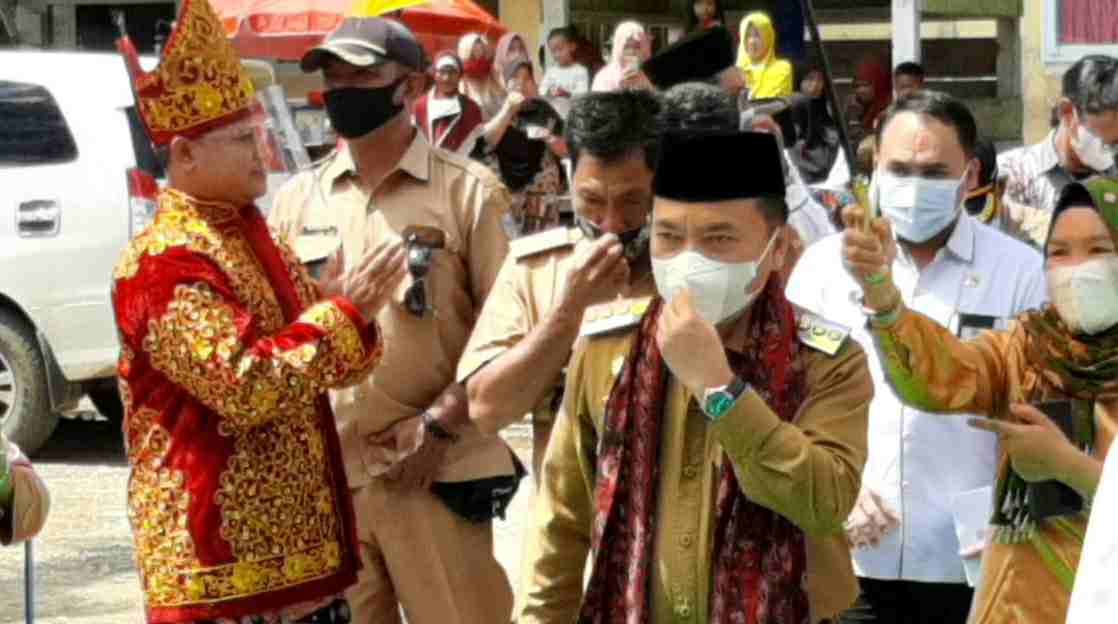 Al Haris saat membuka Rakor Kades