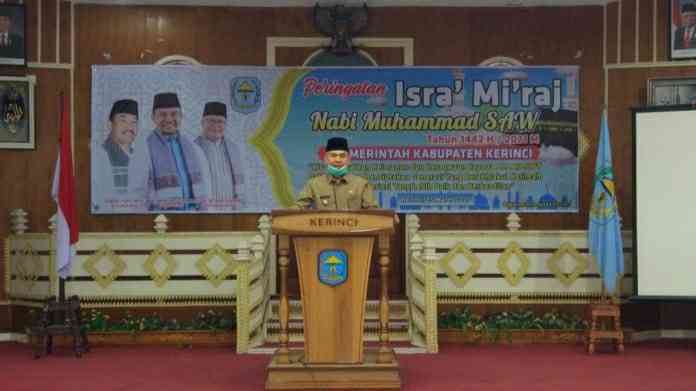 Bupati Kerinci, Adirozal saat hadiri Isra Miraj Nabi Muhammad SAW 1442 H