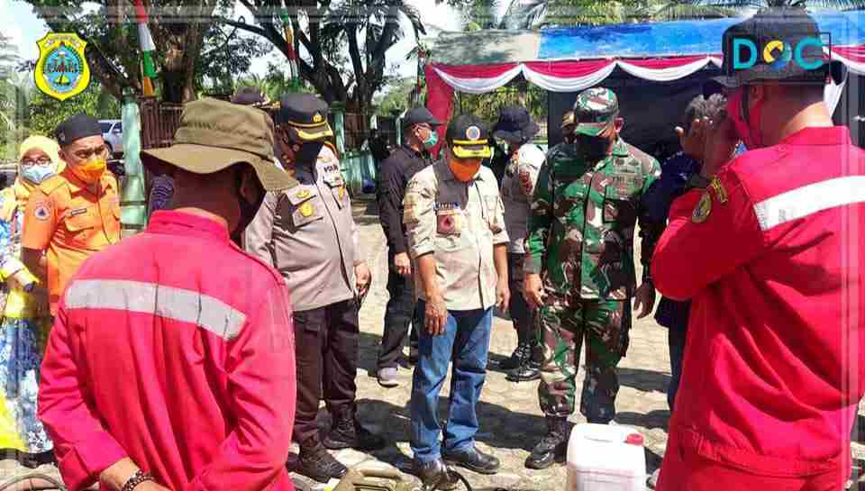 Forkupimda Tanjab Timur saat cek alat pemadam