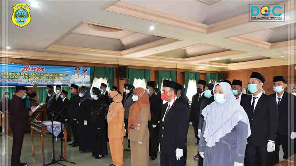 Sekda Tanjab Timur saat lantik dan ambil sumpah jabatan fungsional