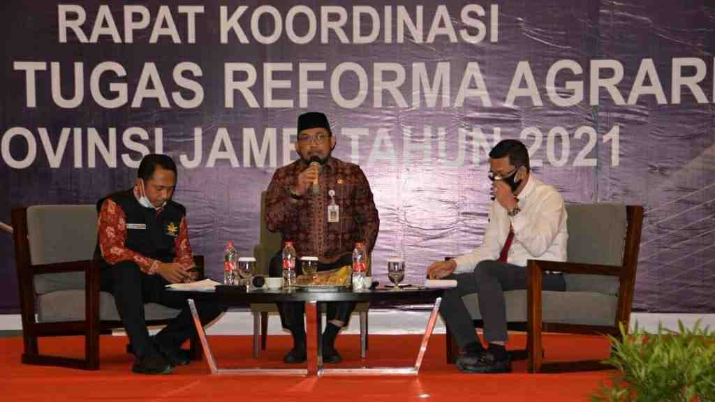 Sekda Jambi, Sudirman (tengah)