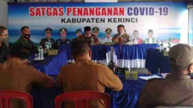 Wabup Ami Taher saat briefing Tim Satgas Covid-19 Kabupaten Kerinci
