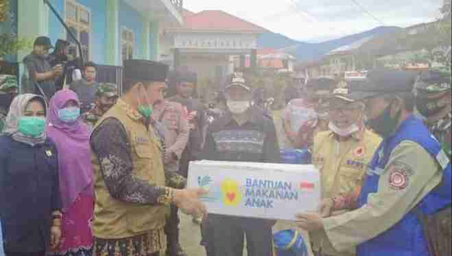 Ami Taher dan Asraf saat tinjau lokasi banjir