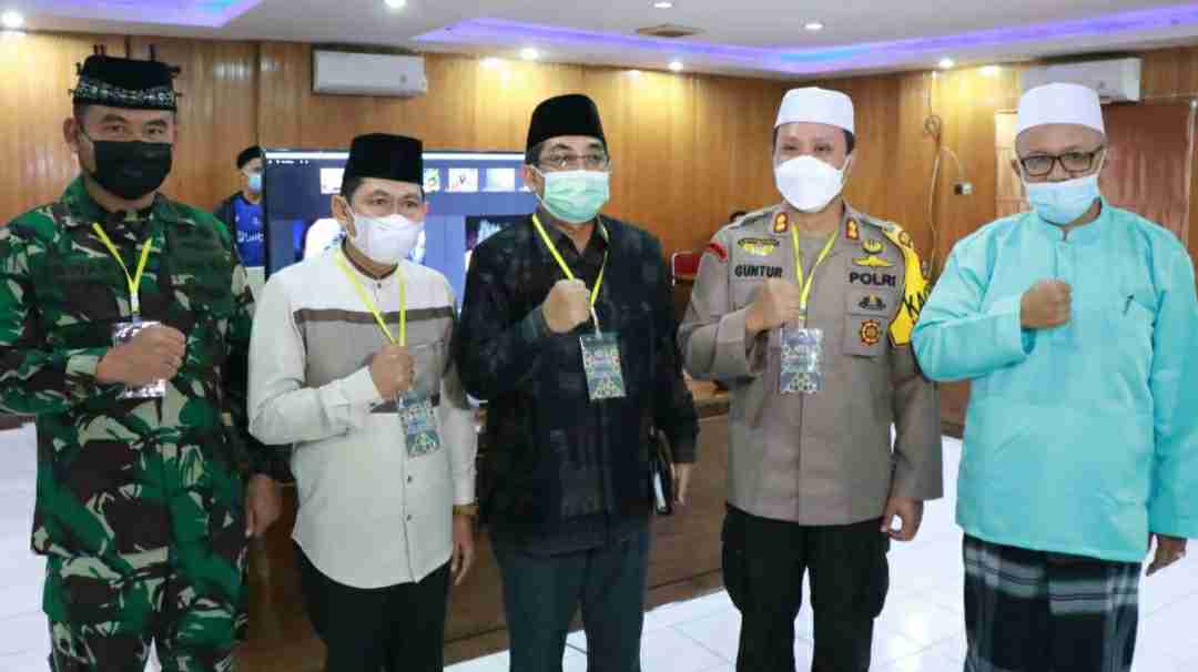Bupati, Dandim, Kapolres dan Ketua DPRD Tanjab Barat saat saksikan arakan sahur online