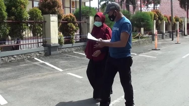 Ramlah saat mendatangi Mapolres Gowa