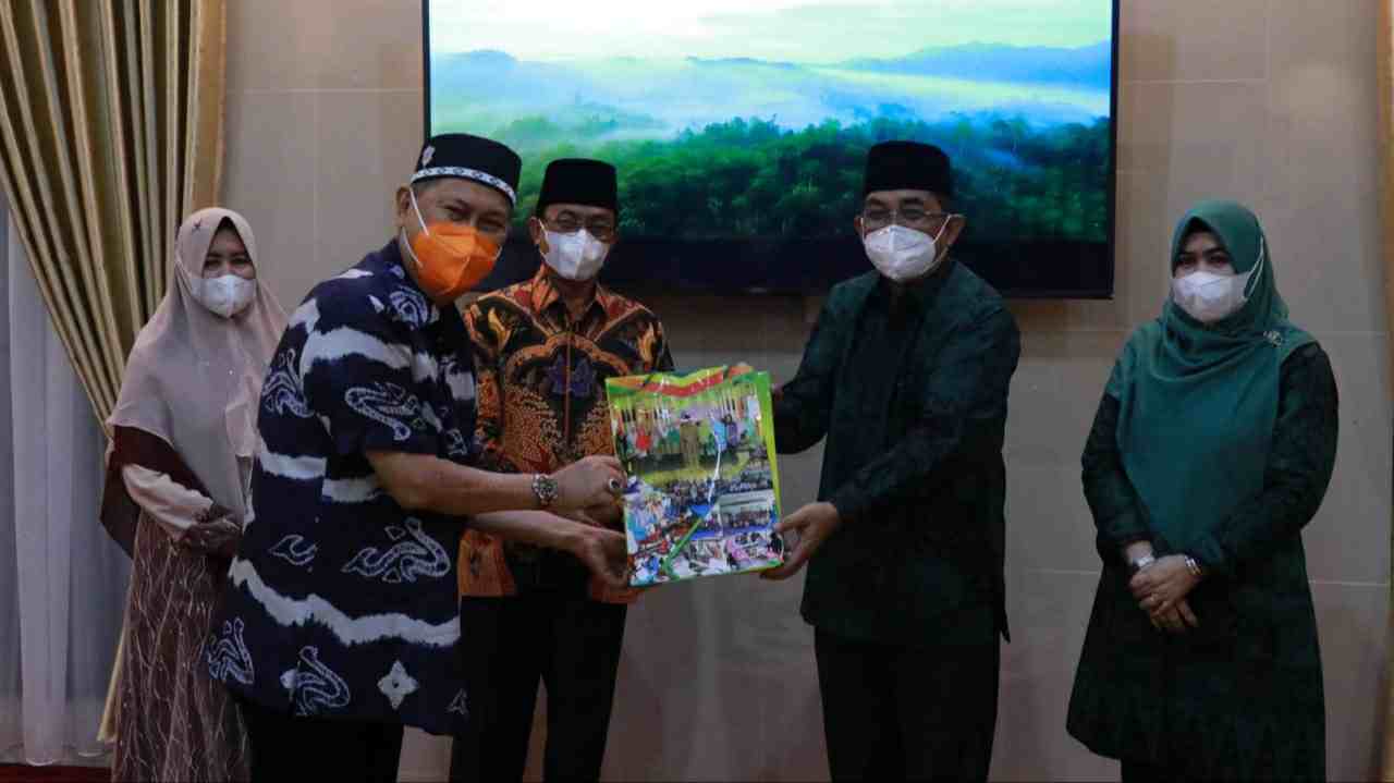 Anwar Sadat saat kunjungan kerja ke Indragiri Hilir