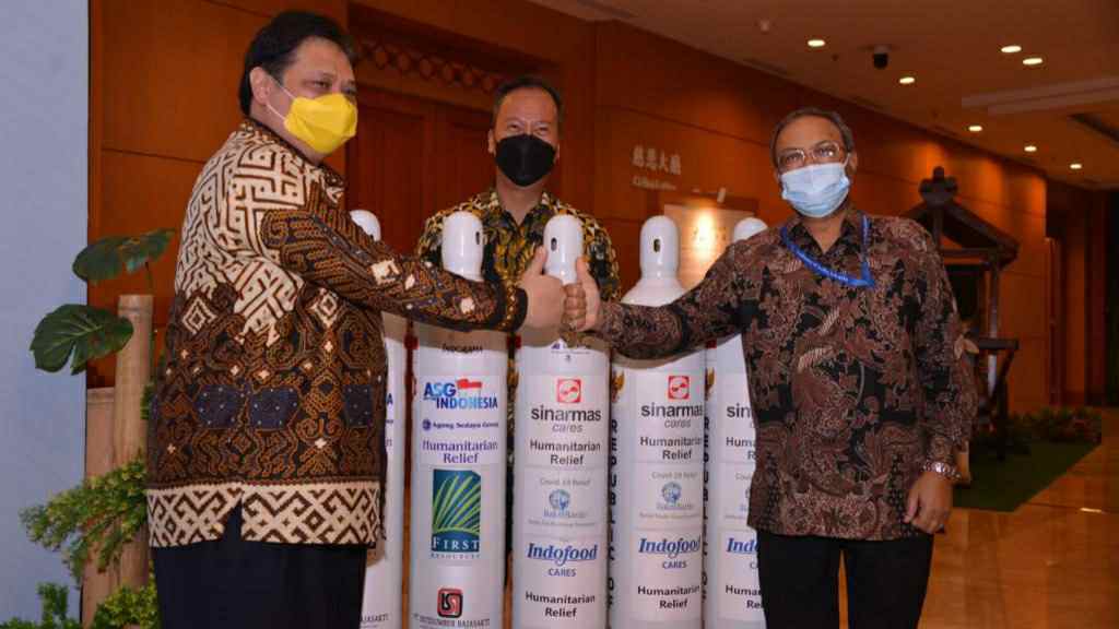 Pelepasan 2.000 tabung gas oksigen ke India