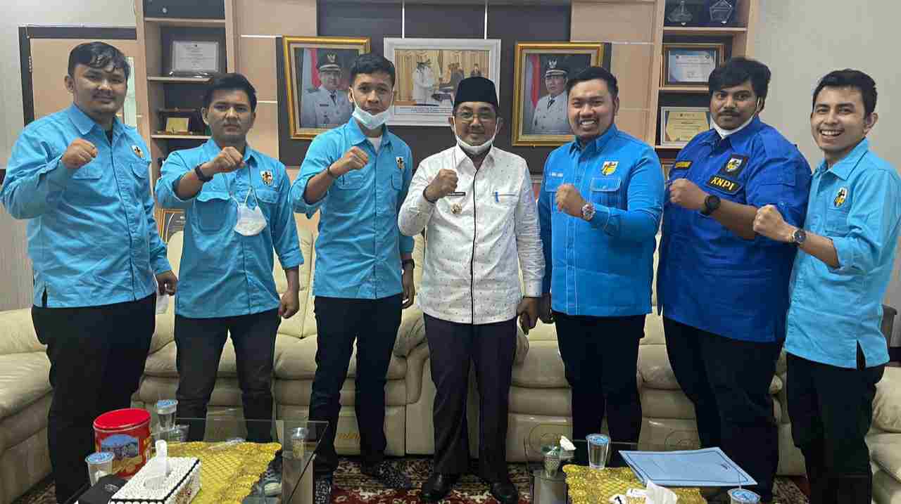 Pengurus KNPI Provinsi Jambi saat bersilaturahmi dengan Bupati Tanjab Barat
