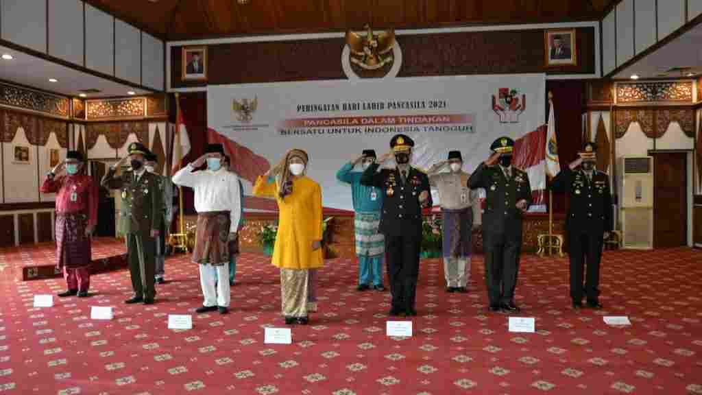 Pj Gubernur Jambi saat ikuti peringatan Hari Lahir Pancasila secara virtual