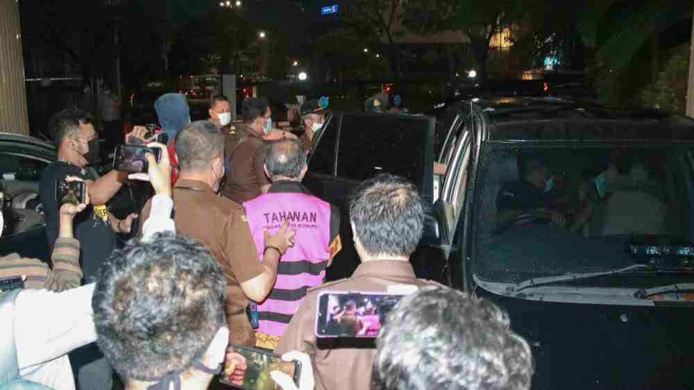 Penahanan tersangka kasus IUP batubara Sarolangun oleh Kejagung RI