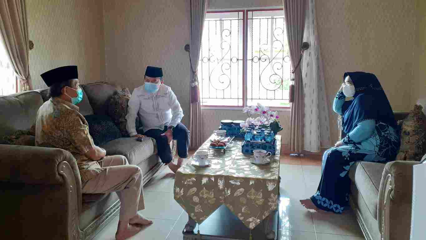 Al Haris saat silaturahmi dengan Fachrori Umar dan istri