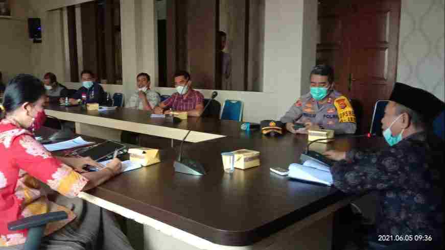 Mashuri saat pimpin rapat koordinasi Satgas Covid-19 Kabupaten Merangin