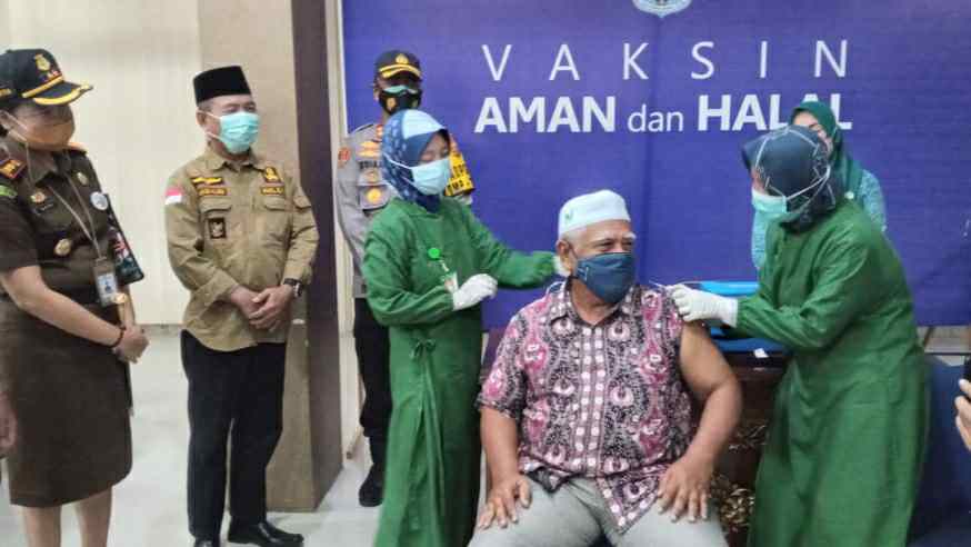 Pelaksanaan Gerakan Serentak Pekan Vaksinasi Lansia hari pertama di Merangin