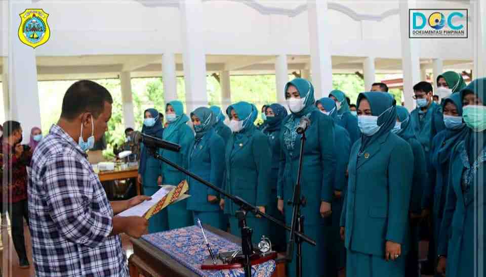 Romi Hariyanto saat lantik TP PKK Tanjab Timur