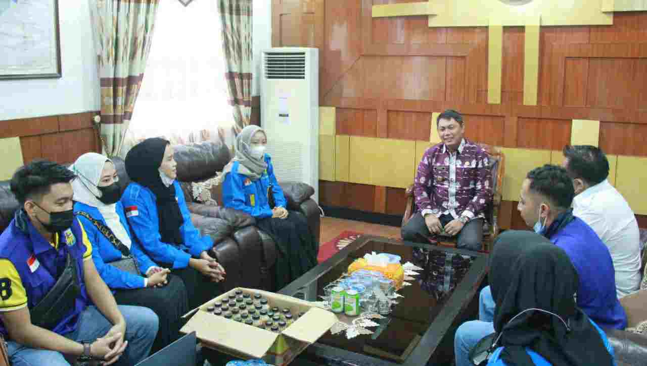 Wabup Hairan saat audiensi dengan KNPI Tanjab Barat