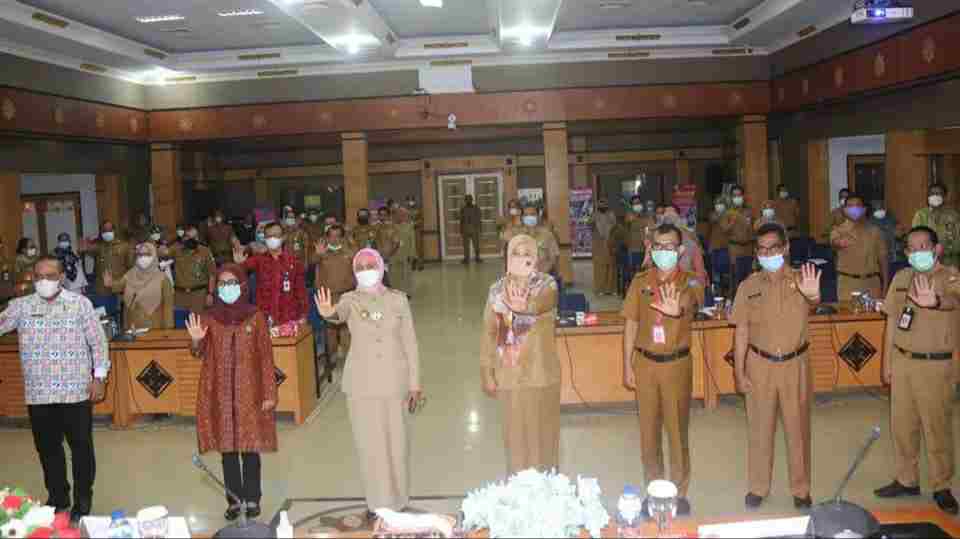 Pj Gubernur Jambi saat buka rapat penilaian kerja dan penurunan stunting 2021