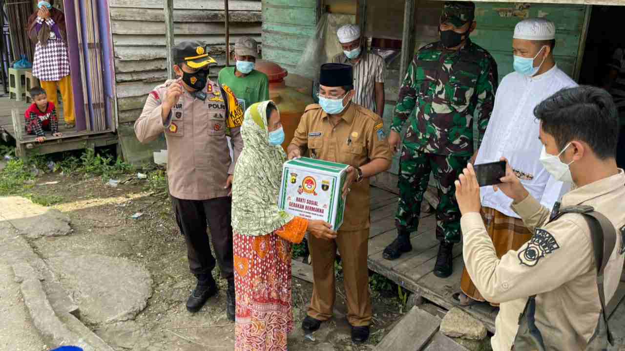 Bupati, Dandim dan Kapolres Tanjab Barat saat sambangi masyarakat