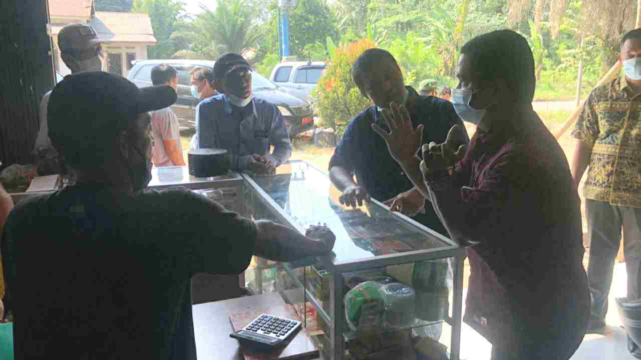 Romi Hariyanto saat mengunjungi Bumdes Bukit Sejahtera 