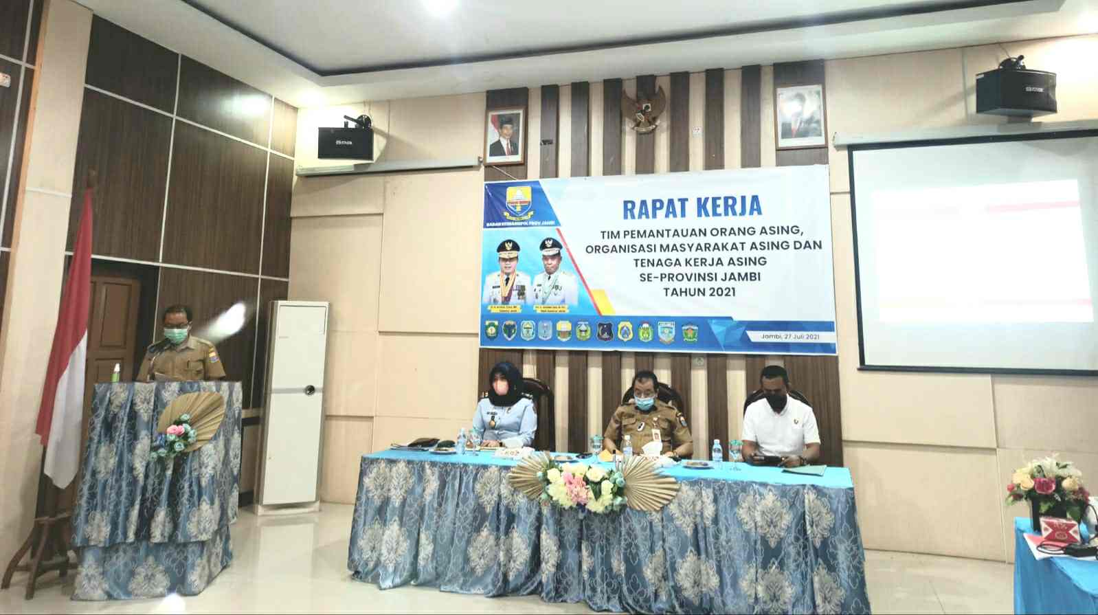 Rapat kerja pemantauan orang asing oleh Kesabangpol Provinsi Jambi 