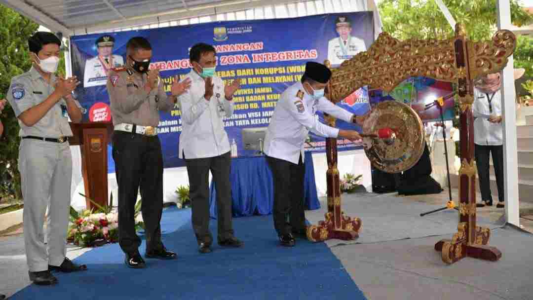 Al Haris saat hadiri zona pencanangan WBK dan WBBM Samsat Kota Jambi dan RSUD Raden Mattaher Jambi 