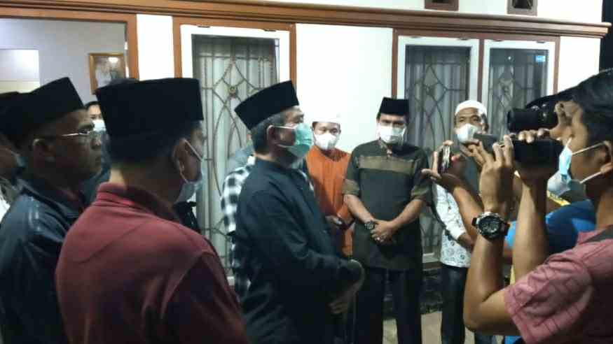 Mashuri saat di rumah duka Almarhum Syafri