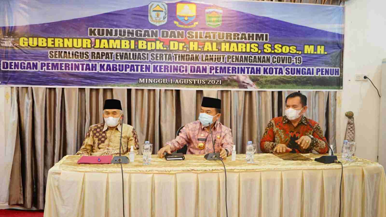 Adirozal (kiri), Al Haris dan Ahmadi