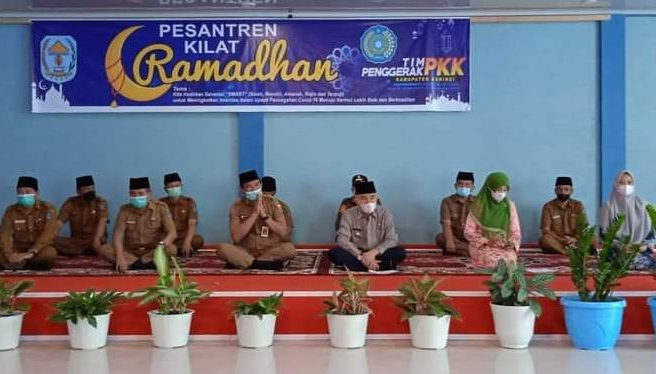 Bupati Adirozal saat membuka kegiatan Pesantren Kilat Ramadan