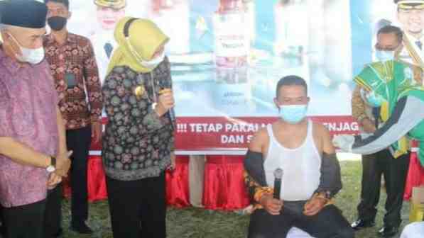 Vaksinasi Covid-19 di lapangan PTPN 6 Kayo Aro