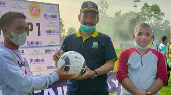 Sekda Asraf saat buka turnamen Pentagen Cup 1 di Desa Pendung Talang Genting