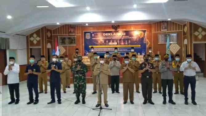 Bupati Adirozal saat pimpin deklarasi bersama