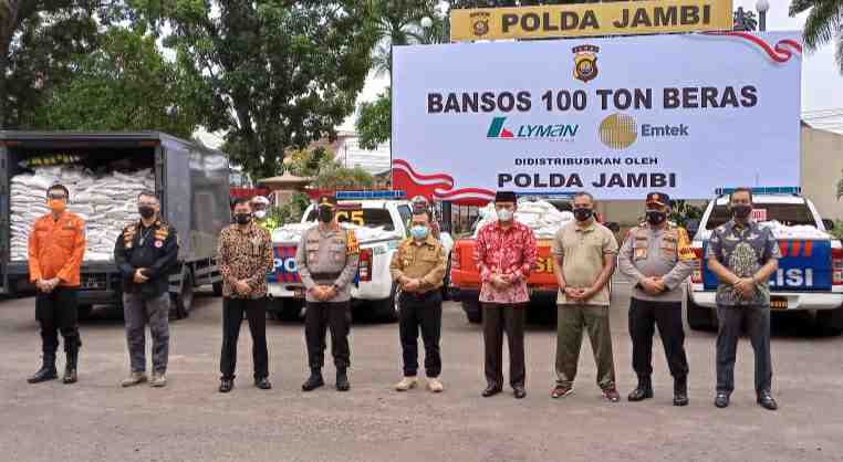 Pelepasan bantuan sosial 100 ton beras dari Mapolda Jambi
