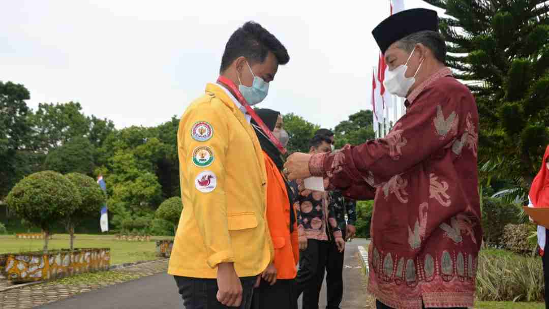 Wagub Abdullah Sani saat melepas KKN Kebangsaan UNJA di Tanjab Timur 
