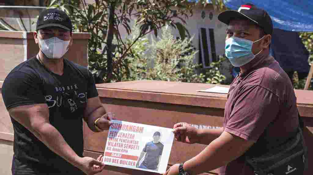 Bob Bee Builder saat salurkan bantuan Covid-19