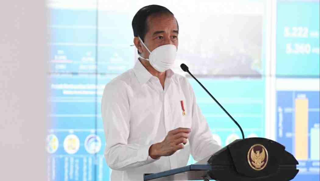 residen Joko Widodo memberikan sambutan pada peresmian peluncuran OSS berbasis risiko