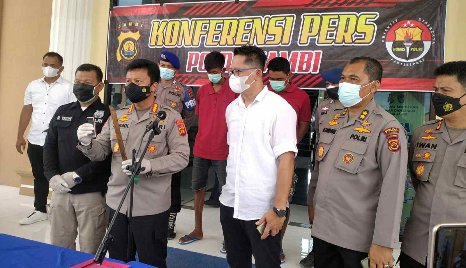 Konfrsi pers pelaku premanisme kapal di tengah laut Tanjab Timur