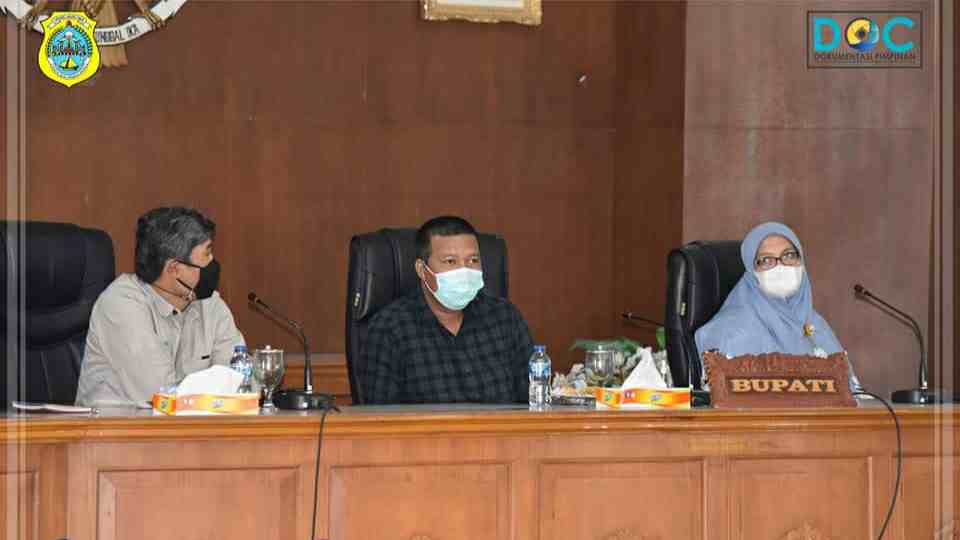 Bupati Romi saat membuka pengembangan usaha perhutanan sosial