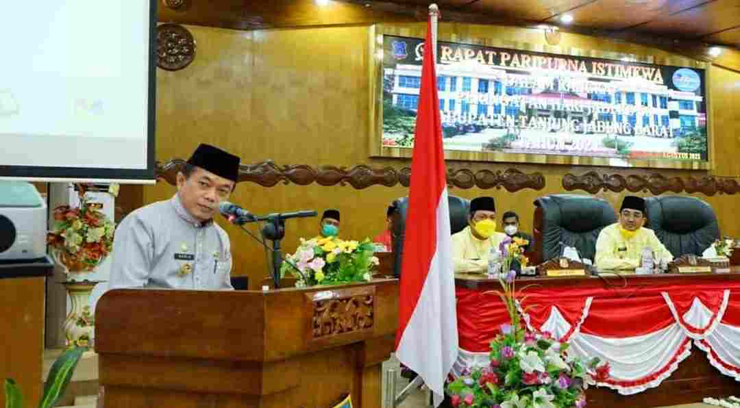 Gubernur Al Haris saat hadiri rapat paripurna istimewa DPRD Kabupaten Tanjab Barat