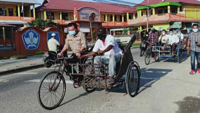 Al Haris membawa becak saat masa kampenye Oktober 2020 yang lalu di Kuala Tungakl