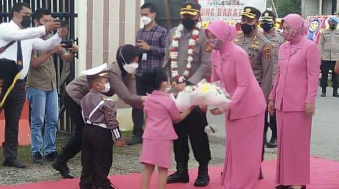 Penyambutan Kapolres Baru Tanjab Barat AKBP Muharman Arta