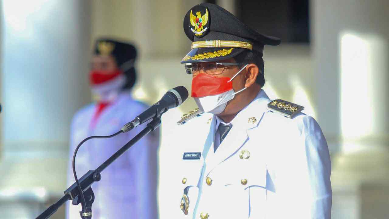Bupati Anwar saat jadi inspektur Upacara Pengibaran Bendera Merah Putih HUT ke-76 RI di Tanjab Barat