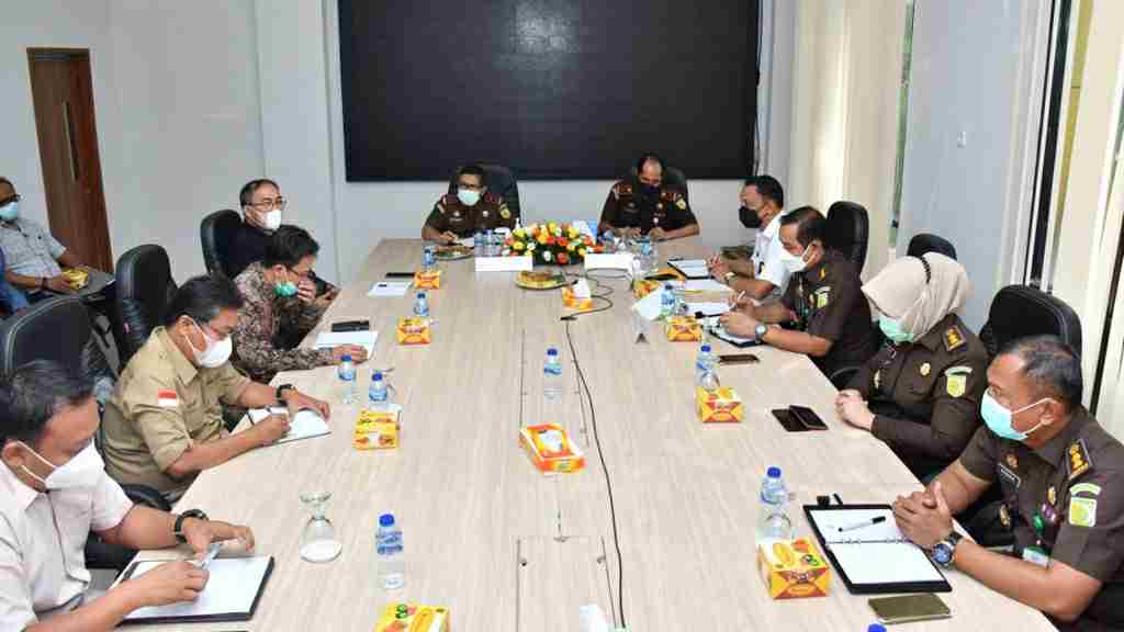 Rombongan Warek II UNJA saat menyambangi Kejati Jambi