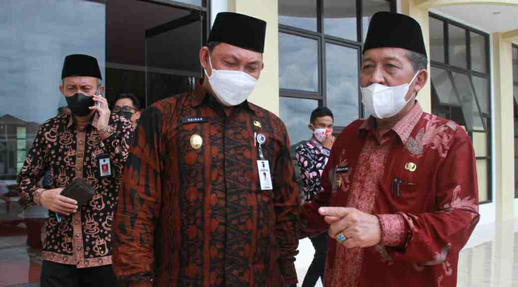 Wabup Hairan saat dampingi Wagub Abdullah Sani meninjau persiapan MTQ ke-50 tingkat Provinsi Jambi
