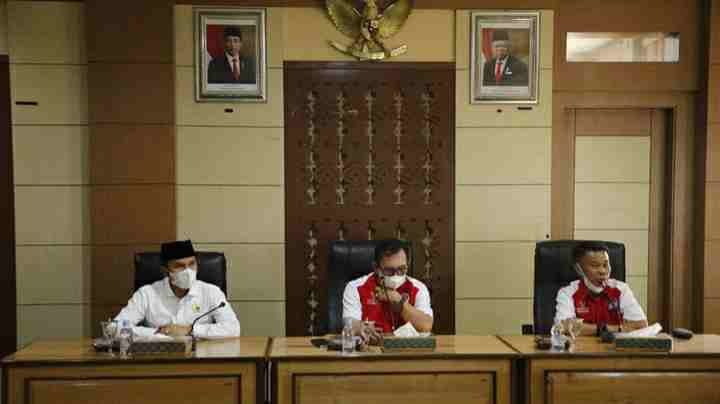 Walikota Ahmadi dan Edi Purwanto saat pertemuan dengan tokoh adat 8 kecamatan di Kota Sungai Penuh
