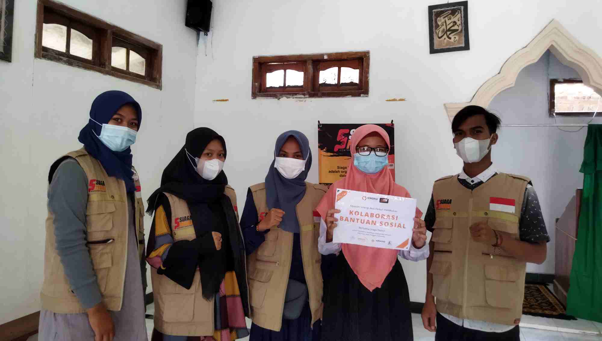 Penyaluran Wakaf Qur’anke Masjid Baitul Muttaqin Desa Kalirancang, Kebumen