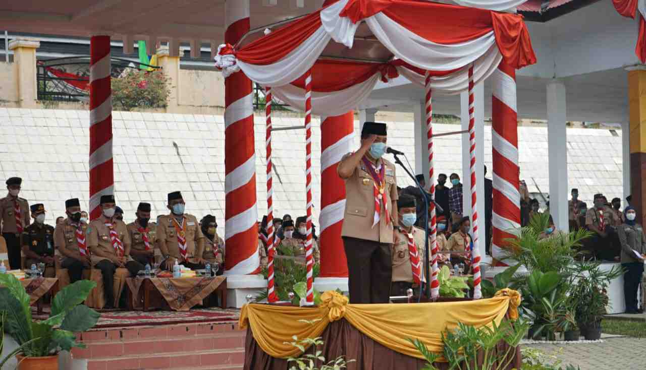 Gubernur Al Haris saat pimpin acara puncak upacara Hari Pramuka ke-60
