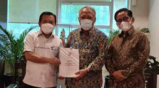 Gubernur Al Haris didampingi H. Bakri saat temui Menteri PUPR