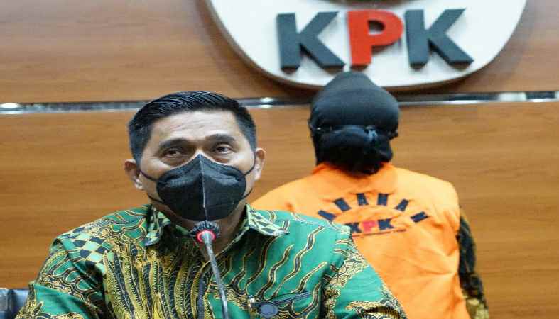 Konfresi pers penahanan AY tersangka perkara pengadaan di Perum Jasa Tirta II Tahun 2017 oleh KPK