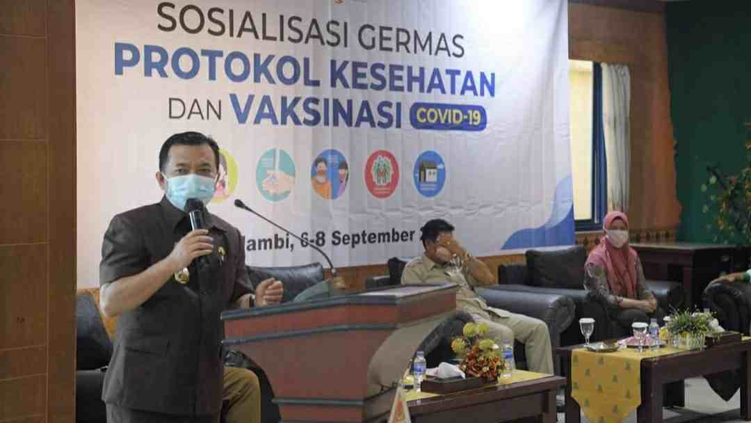 Gubernur Al Haris saat meninjau vaksinasi Covid-19 di Grand Hotel