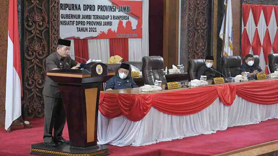 Gubernur Al Haris saat hadiri rapat paripurna di DPRD Provinsi Jambi
